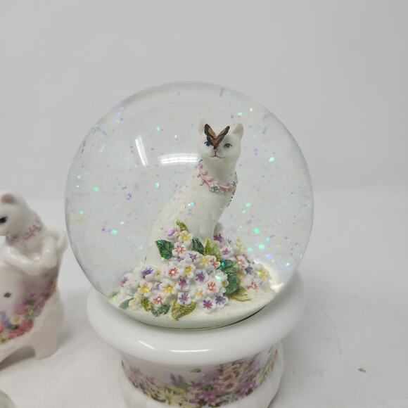 Westland KittyKats Figurines White Floral Cats Butterfly Musical Snow Globe (4) - Picture 12 of 15